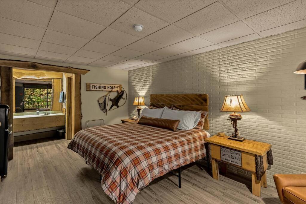 יוריקה ספרינגס Stonegate Lodge King Bed Wifi 50In Roku Tv Salt Water Pool Room #102 מראה חיצוני תמונה